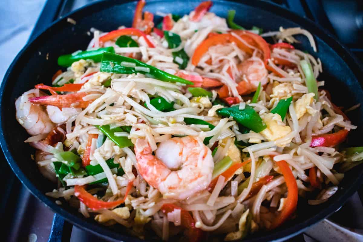 shrimp chow fun in a black pan